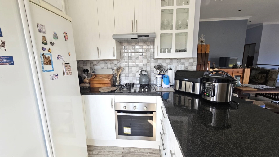 3 Bedroom Property for Sale in Gateway Manor North West